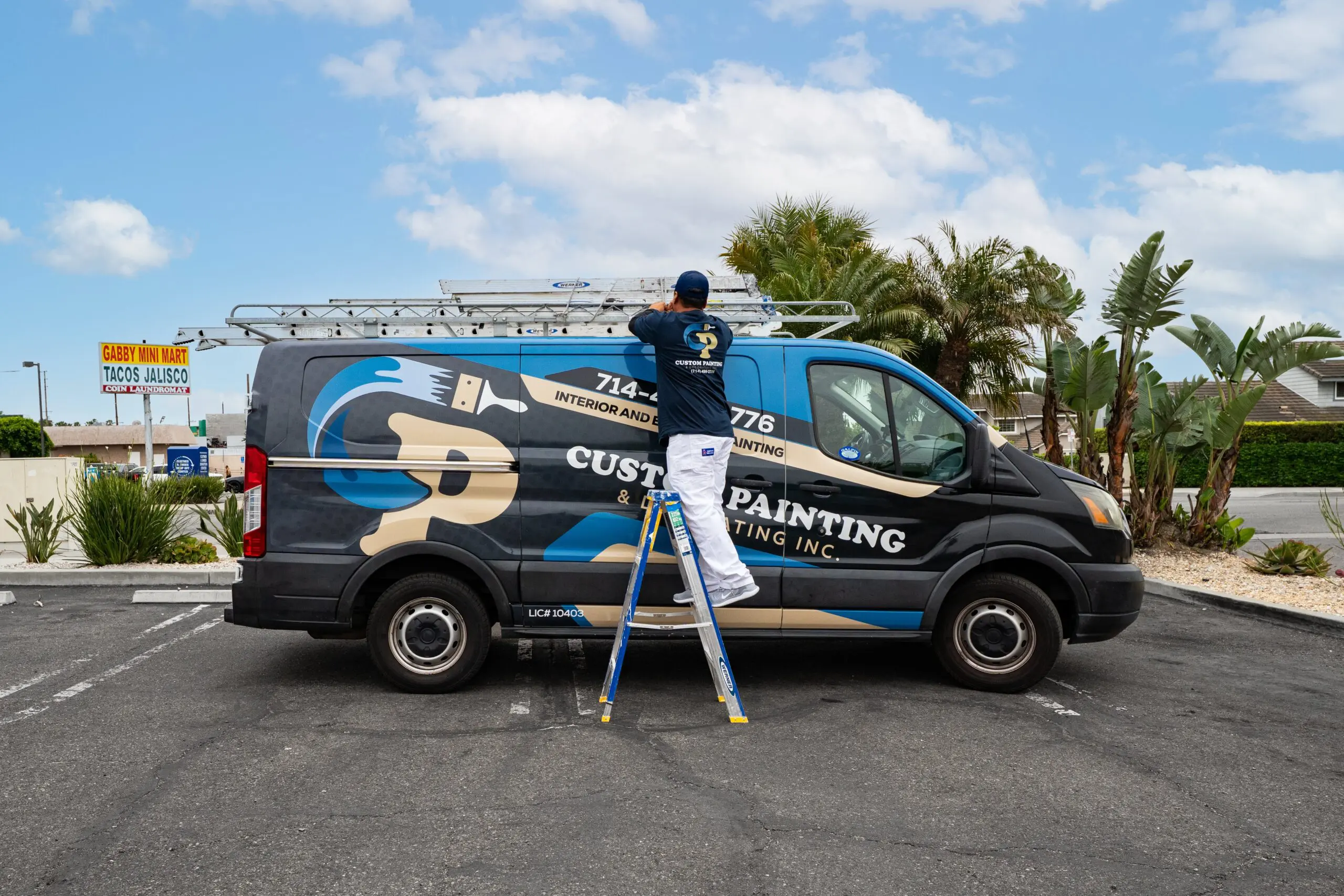 team of custom painting and decorating
